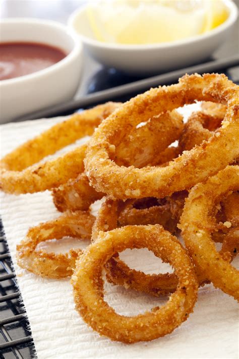 Golden Brown Onion Rings: Irresistible Crunch!